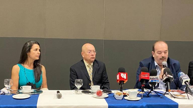 El doctor César Augusto Rivas destacó por su trayectoria, profesionalismo y aportes a la medicina