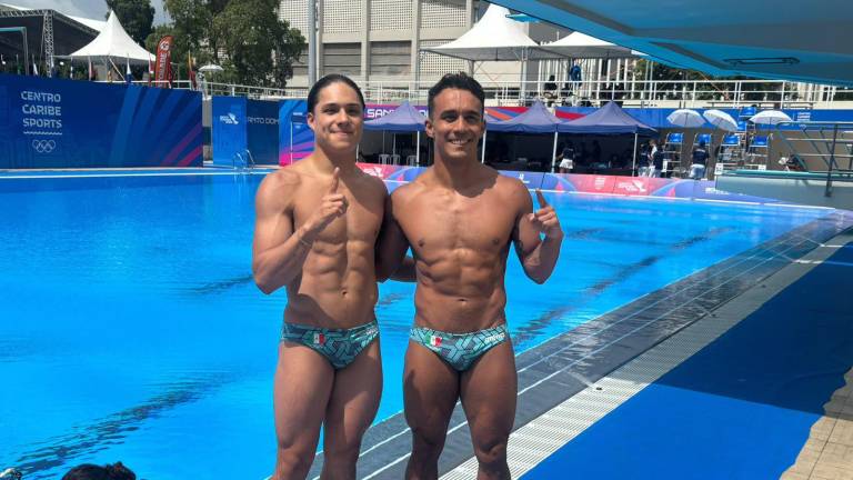 Osmar Olvera y Juan Celaya ganan oro en clavados sincronizados desde el trampolín de tres metros.