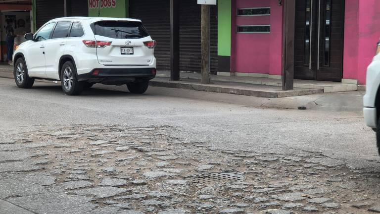 El Gobierno de Ahome anunció que iniciarán con un programa para reparar calles en mal estado.