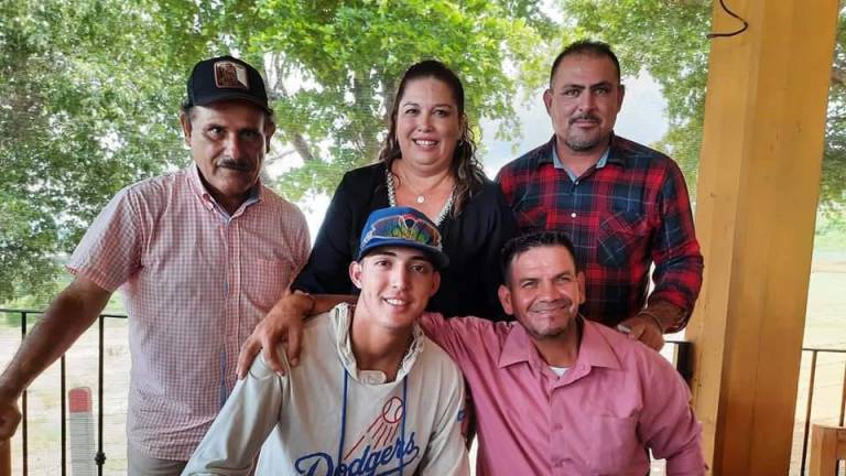 En Rosario, cinco jóvenes talentos del beisbol firman con Algodoneros de Torreón