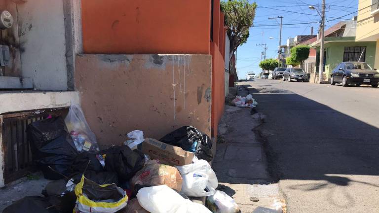 Vecinos del Centro, en Mazatlán, se quejan de que el camión recolector de basura no pasó este fin de semana