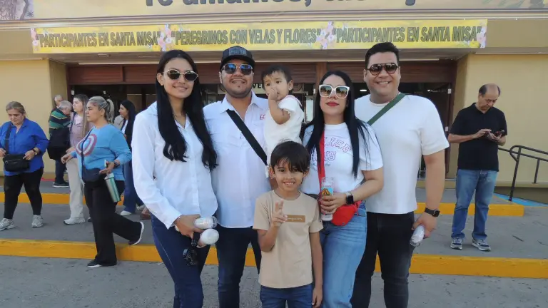 Cantan sinaloenses ‘Las Mañanitas’ a la Virgen de Guadalupe en su día