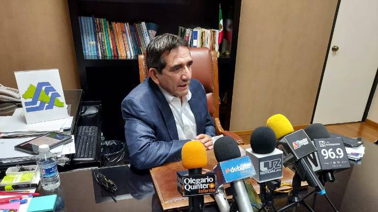 Héctor Melesio Cuén dijo que la prueba aplicada al trabajador sinaloense llegado de Senegal indicó que portaba Covid-19 en su variante Delta.