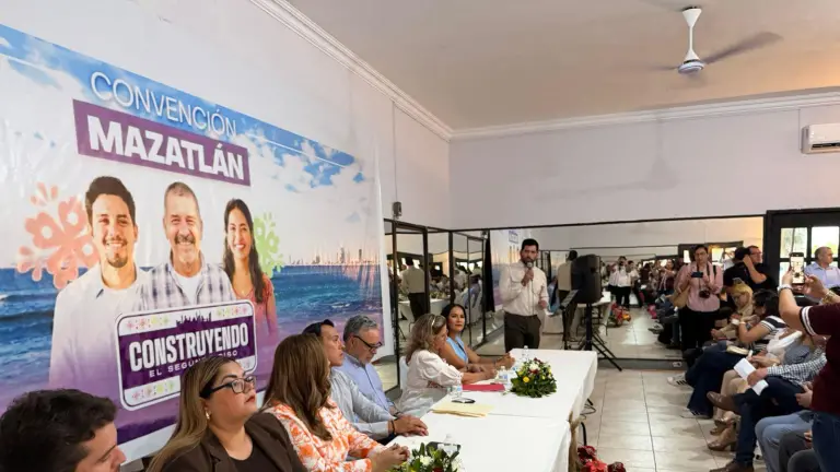 Morenistas participaron en un encuentro en Mazatlán para analizar propuestas de reconstrucción económica y social en Sinaloa.