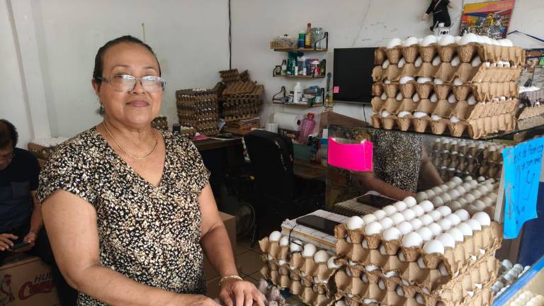 Teresa del Carmen Rosales impulsa su negocio de venta de huevo en El Rosario desde hace 15 años.