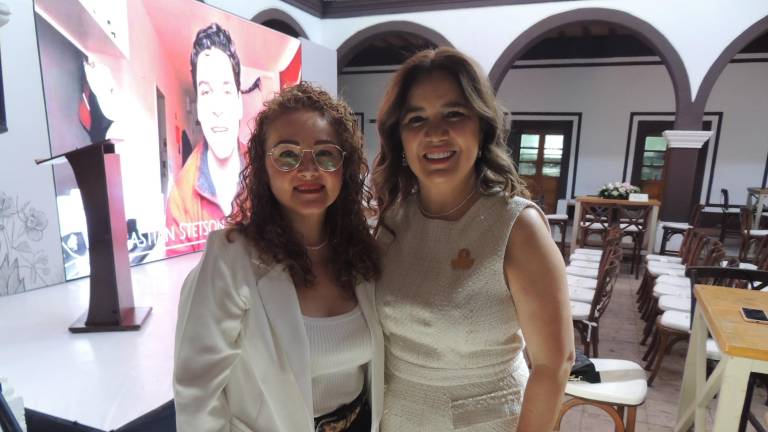 Rinde AMMJE homenaje a la empresaria y socia fundadora Martha Georgina Orozco