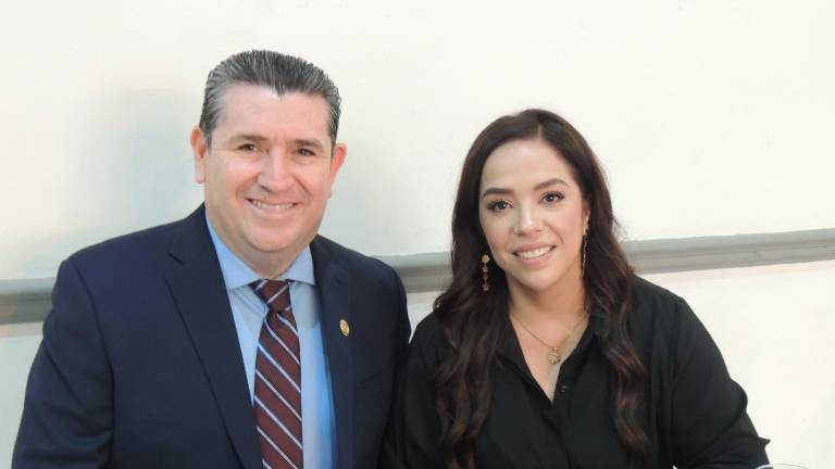 Disfrutan rotarios de queso, pan y vino con causa