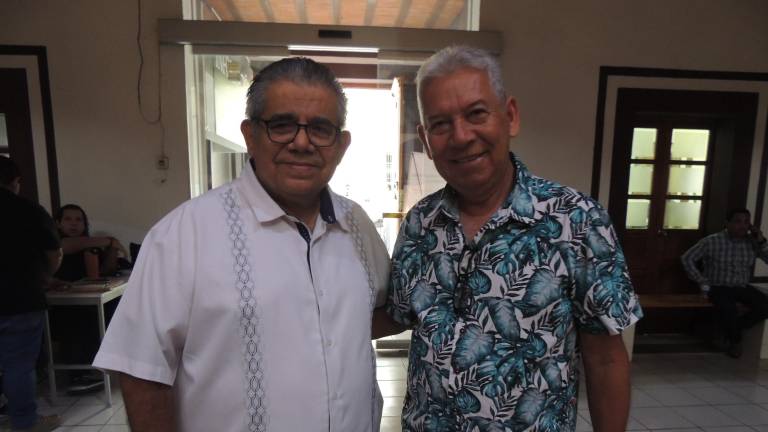 Acompañan a Paulina Salazar en la presentación de su libro