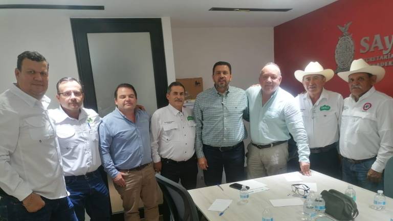 Productores de mango del sur de Sinaloa se reunieron con el Secretario de Agricultura, Ismael Bello Esquivel.