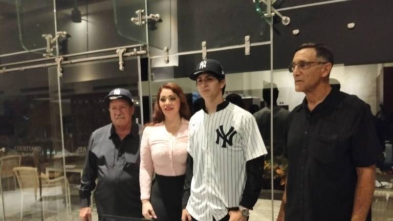 El zurdo de 17 años inicia su camino hacia Grandes Ligas tras destacar en Liga Mazatlán y la Academia de Diablos Rojos.