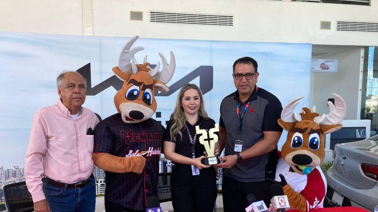 Venados de Mazatlán y Kia Pacific premian lealtad de fanático de beisbol