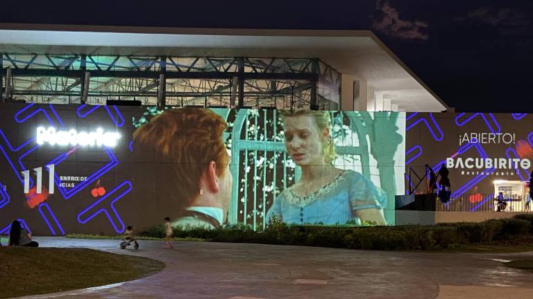 Los visitantes disfrutaron de la proyección de la película “Alicia en el país de las maravillas”.