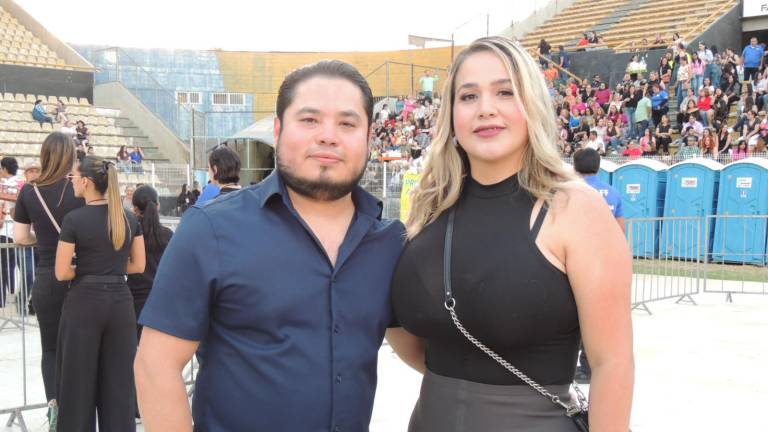 Bailan y cantan al ritmo de la Banda MS