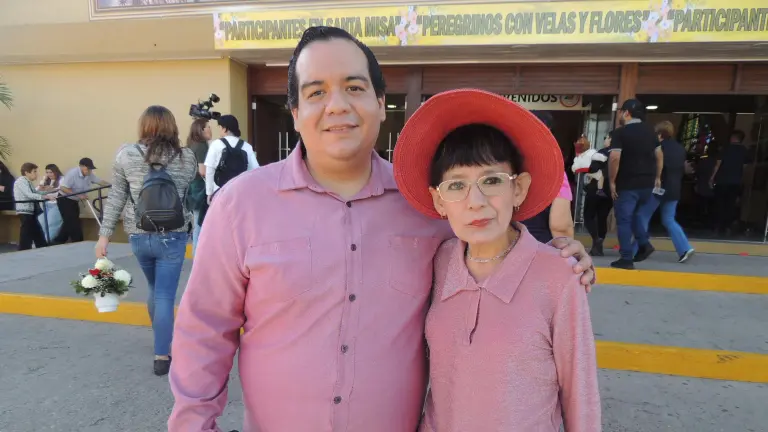 Cantan sinaloenses ‘Las Mañanitas’ a la Virgen de Guadalupe en su día