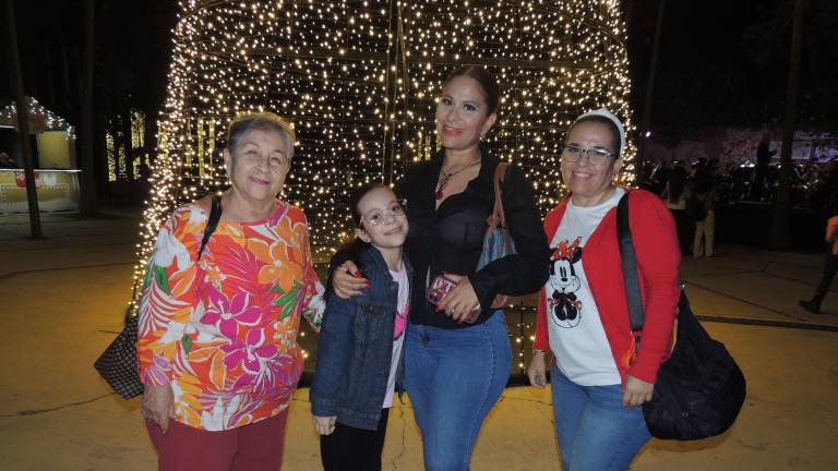 Jovita Armenta, Aynoah Beltrán, Brenda Toral y Karelia Toral.