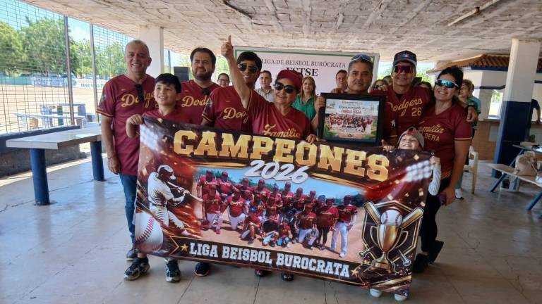 Familia Loera recibe los máximos honores.
