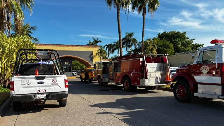 Cuerpos de emergencia atendieron el reporte de la explosión en la cocina de un salón del Country Club en Los Mochis.