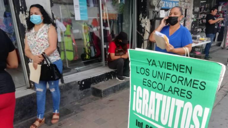 El canje fue organizado alfabéticamente para evitar aglomeraciones por la pandemia de Covid-19.