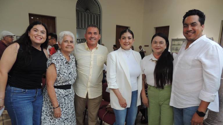 Premian la trayectoria de Martha Alicia Araujo, en el periodismo