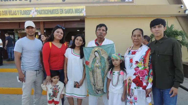 Cantan sinaloenses ‘Las Mañanitas’ a la Virgen de Guadalupe en su día