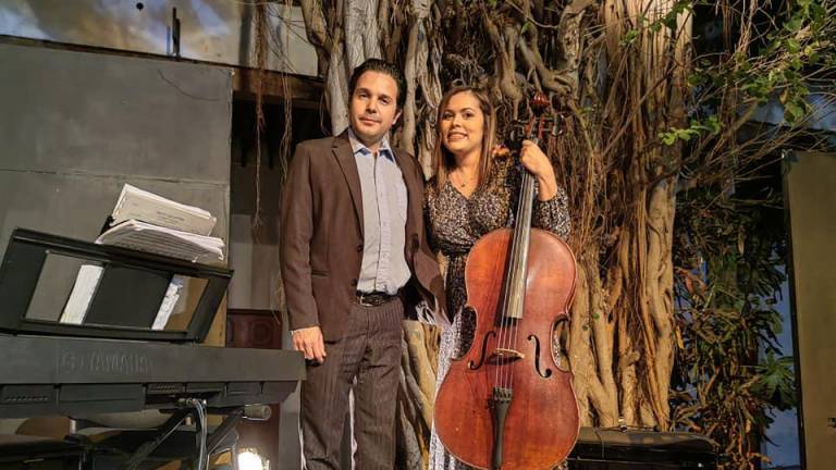 El recital de violonchelo y piano se llevó a cabo en el patio del Museo de Arte de Mazatlán.