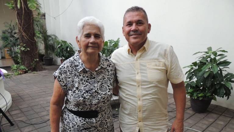 Premian la trayectoria de Martha Alicia Araujo, en el periodismo