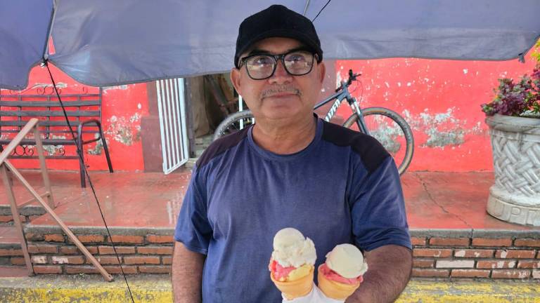 Luis Alonso se ha encargado de preservar en la comunidad de Cacalotán la venta de nieve de garrafa.