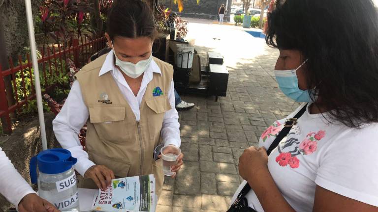Secretaría de Salud realiza campaña contra golpe de calor, en Mazatlán