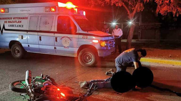 Motociclista fallece en la Avenida Francisco I. Madero, en la Colonia Valles del Ejido, tras derrapar en su unidad.