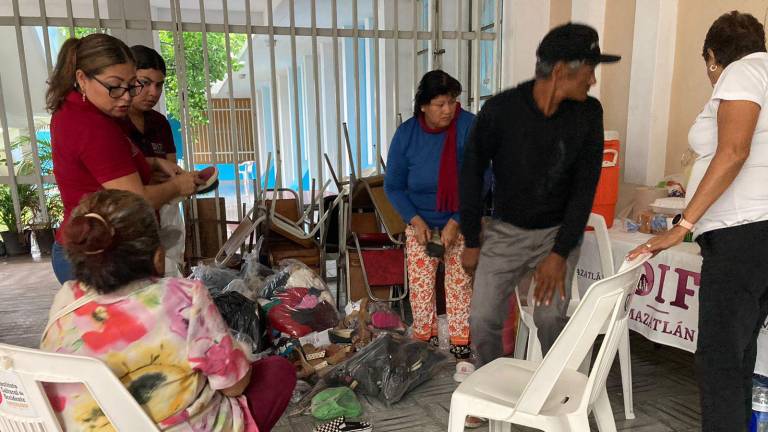 El DIF Mazatlán atiende a personas que buscaron refugio por las lluvias que ocaisonó ‘Norma’.