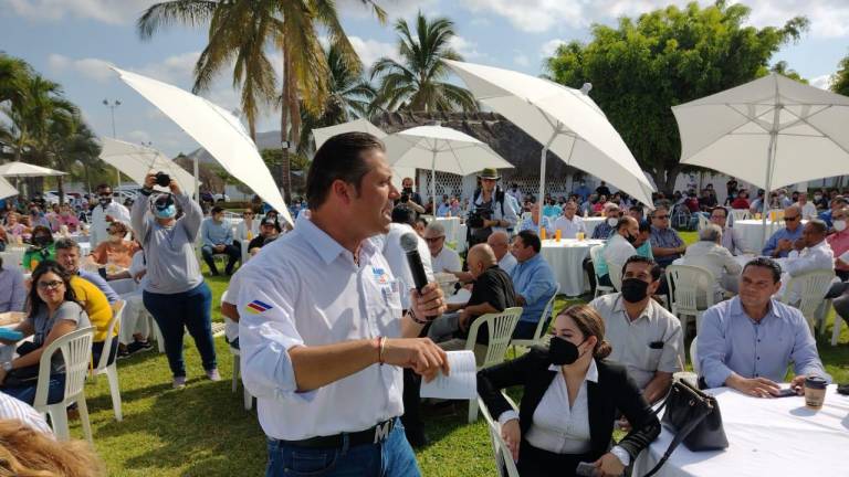 Les irá mejor conmigo que con Quirino, y eso que dejó la ‘vara alta’, dice Zamora al sector turístico de Mazatlán