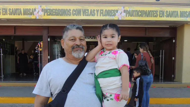 Cantan sinaloenses ‘Las Mañanitas’ a la Virgen de Guadalupe en su día