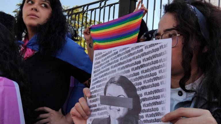 Diversos colectivos se unieron a una protesta en defensa de la activista Emma Zermeño.