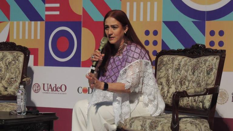 Claudia Santa-Ana Zaldívar habló en Culiacán sobre el papel de las industrias culturales en el desarrollo económico y la responsabilidad social.