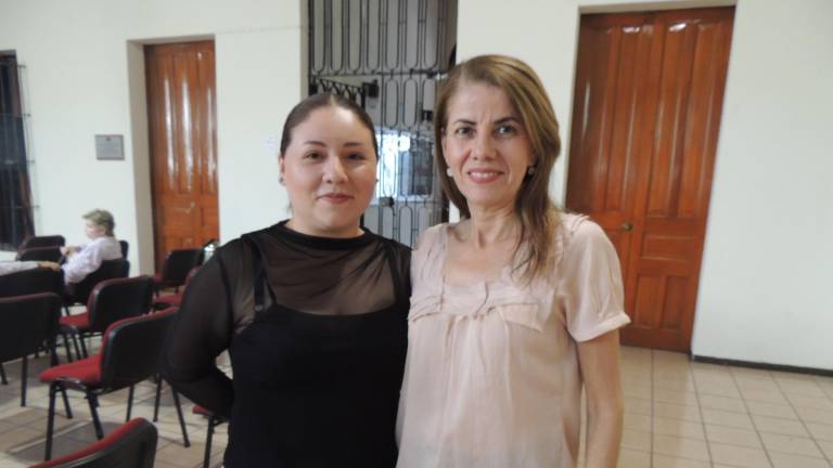 Aplauden la nueva obra de Élmer Mendoza