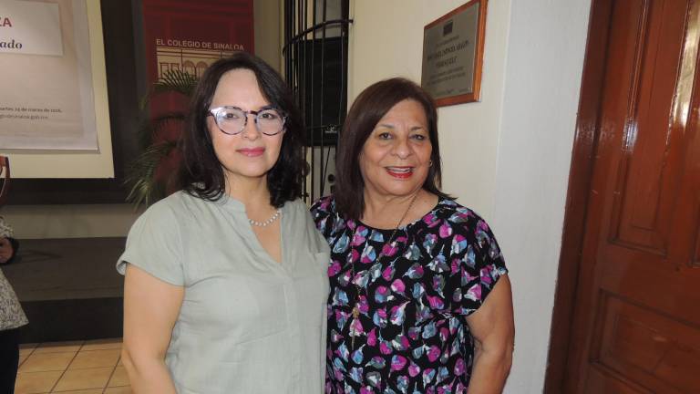 Aplauden la nueva obra de Élmer Mendoza