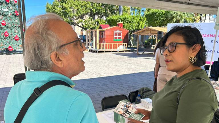 Integrantes del Comité de Participación Ciudadana durante el arranque de las jornadas de socialización del Sistema Estatal Anticorrupción en Mazatlán.