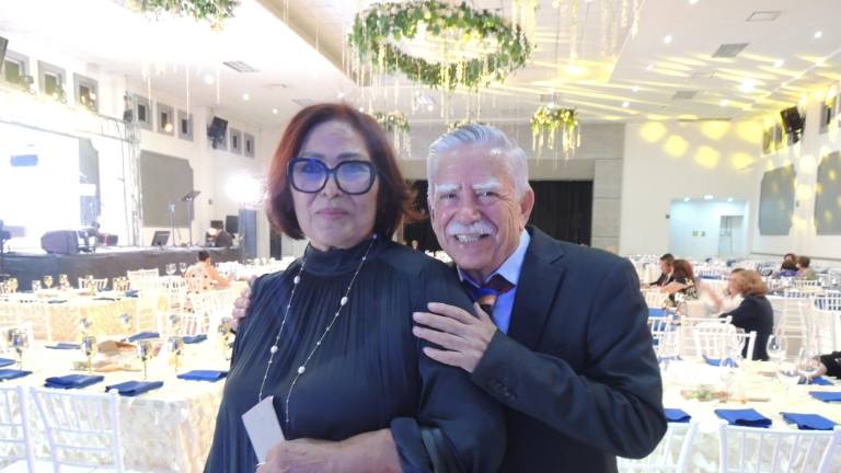 Disfrutan rotarios de queso, pan y vino con causa