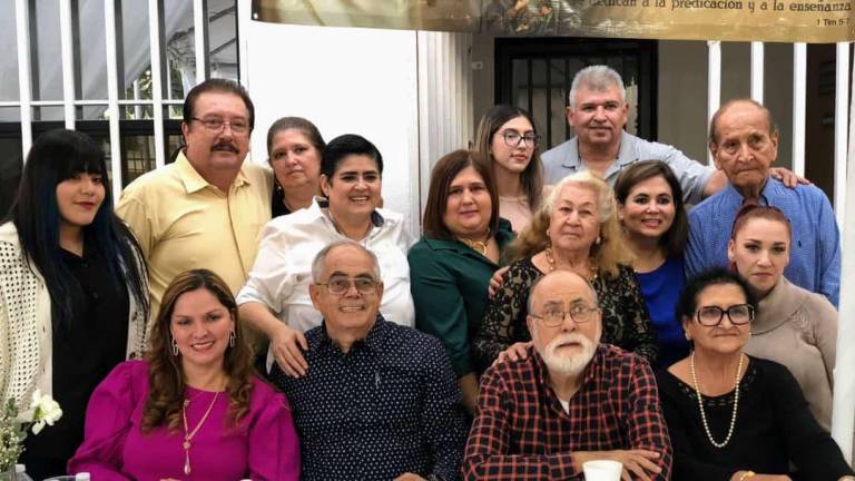 Celebra el Padre Antonio Díaz Fonseca 50 años de servir al pueblo de Dios