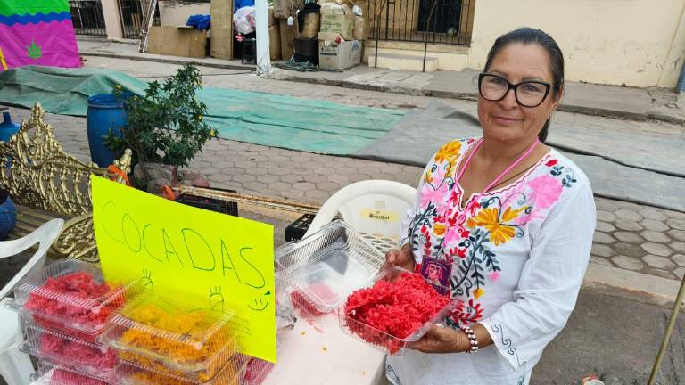 María Lucía ha encontrado en la elaboración de cocadas un ingreso para el sustento de su familia.