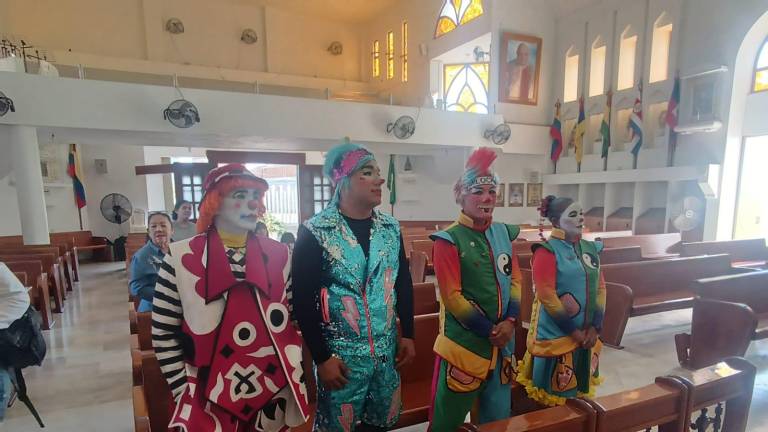 Payasos de Mazatlán celebran con misa el Día Internacional del Payaso.