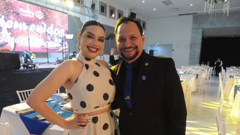 Disfrutan rotarios de queso, pan y vino con causa