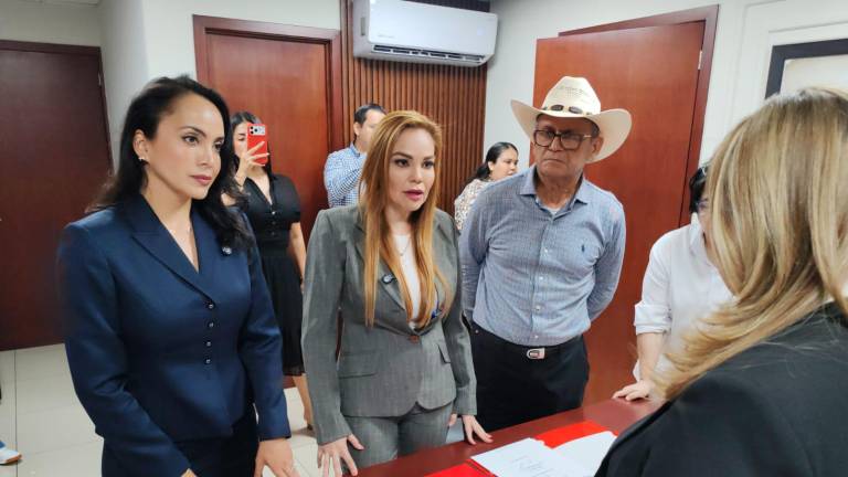El Grupo Parlamentario del PRI interpone en el Congreso de Sinaloa una solicitud de juicio político contra Rubén Rocha Moya.
