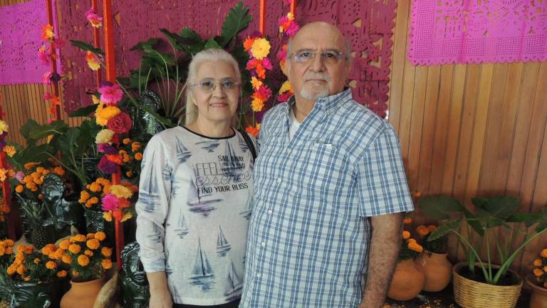 Beatriz Almanza y José Cruz Velarde.