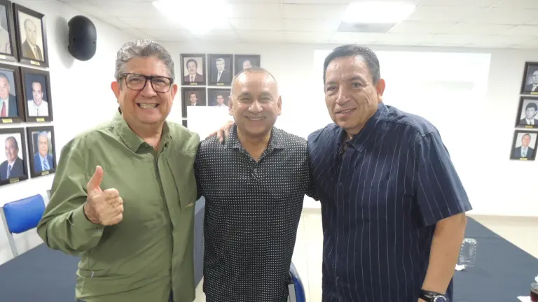 Comparte Paúl Chávez con empresarios, estrategias para reinventar su negocio