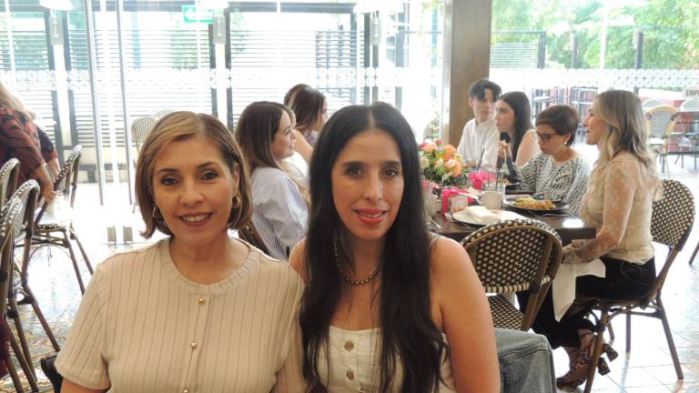 Celebran los 72 años de Beatriz Elizabeth Félix Tamayo