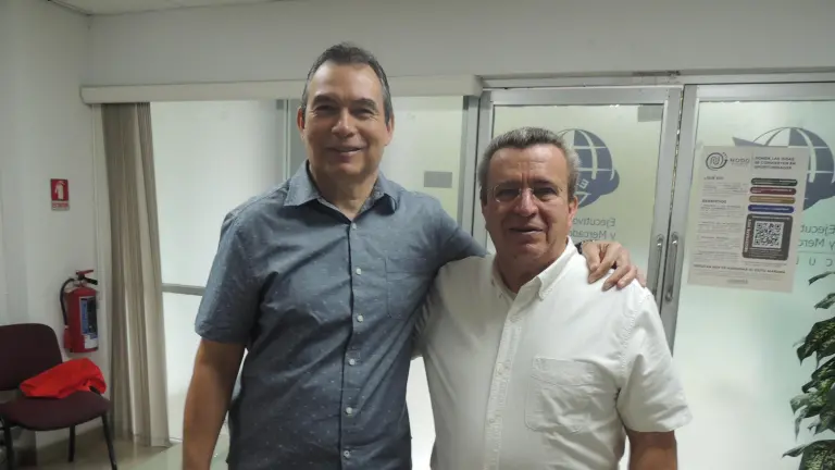 Comparte Paúl Chávez con empresarios, estrategias para reinventar su negocio