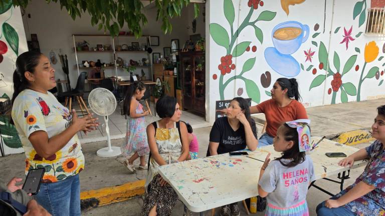 Niñas, niños y jóvenes colaboraron en el arranque del mural comunitario y la creación de un jardín polinizador para promover la conservación de abejas, mariposas y colibríes.