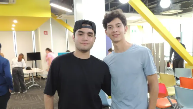 Señala Adrián Espinoza que la Inteligencia Artificial viene a sumar, no a reemplazar