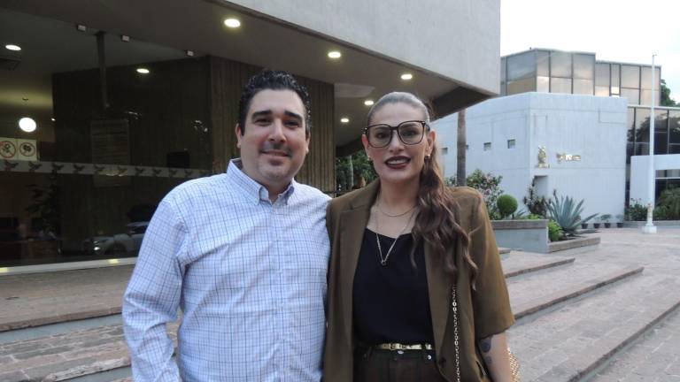 César Seañez y Elisa Carreón.